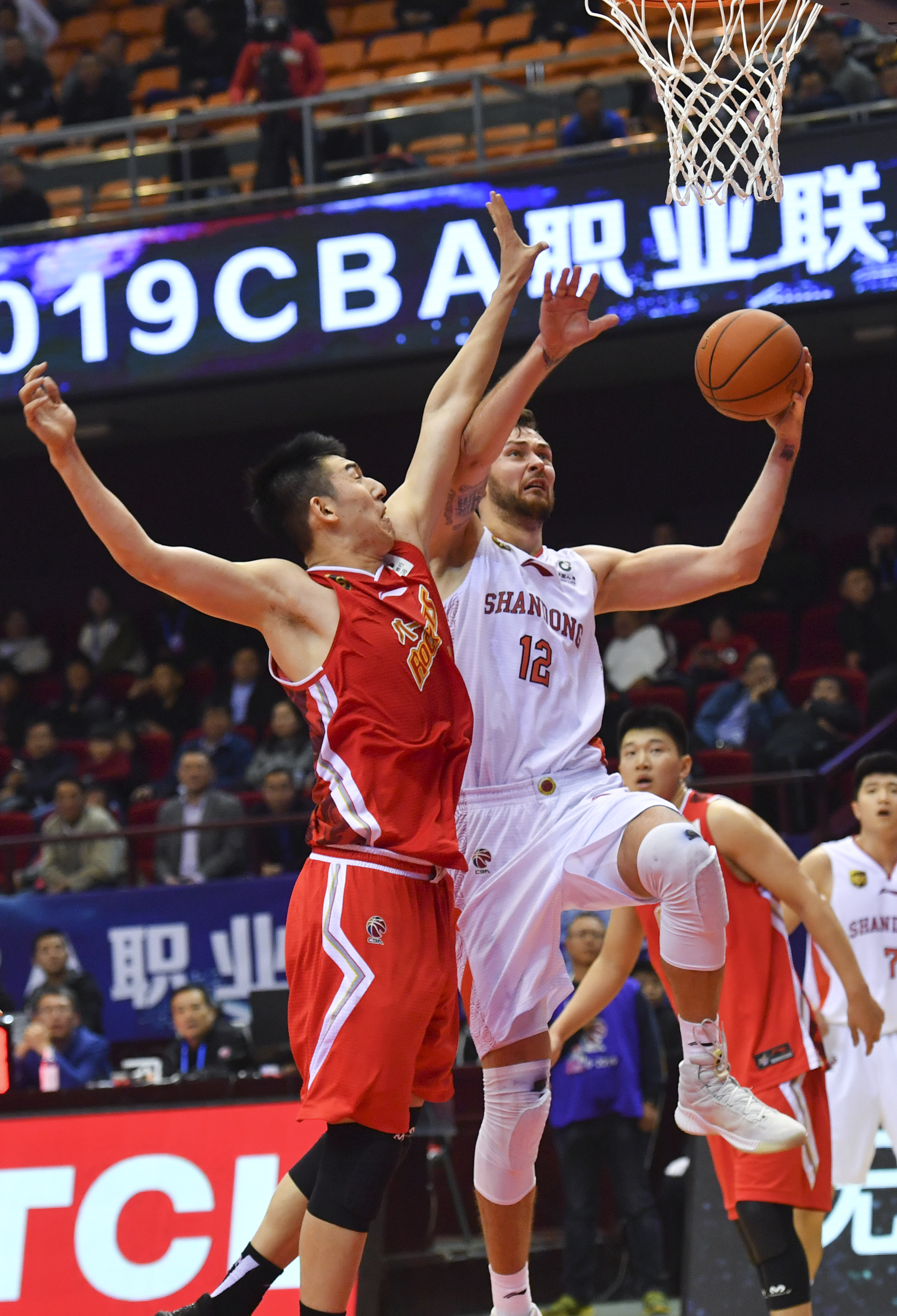 而备受瞩目 而备受瞩目